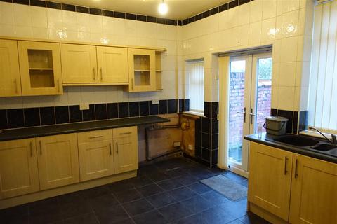 3 bedroom terraced house to rent, West Avenue, Leigh WN7