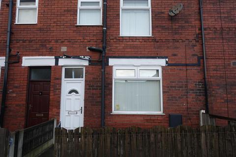 3 bedroom terraced house to rent, West Avenue, Leigh WN7