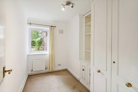 2 bedroom flat to rent, Condray Place, London SW11