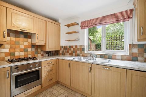 2 bedroom flat to rent, Condray Place, London SW11