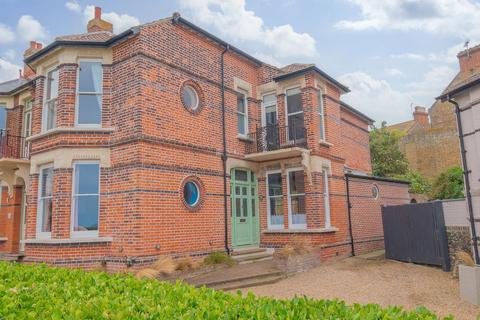 4 bedroom end of terrace house for sale, Royal Crescent, Margate CT9