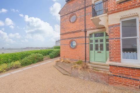 4 bedroom end of terrace house for sale, Royal Crescent, Margate CT9