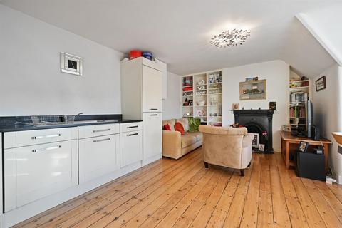 2 bedroom flat for sale, Kenilworth Road, London