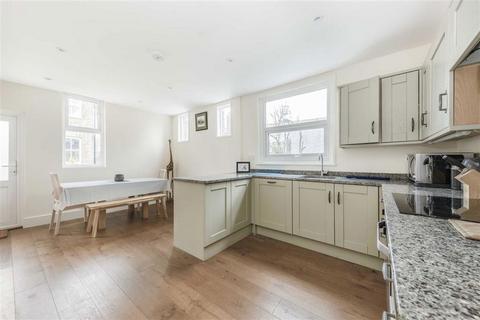 2 bedroom flat for sale, Venn Street, London SW4