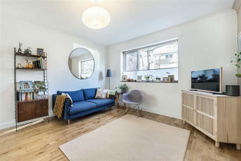 2 bedroom maisonette for sale, Carston Close, London SE12