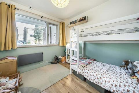 87 Carston Close, London, SE12 8DX