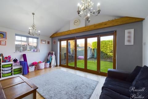 3 bedroom semi-detached house for sale, Fox Way, Buckingham