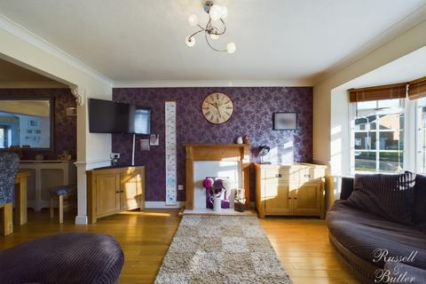 3 bedroom semi-detached house for sale, Fox Way, Buckingham