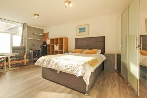 4 bedroom terraced house for sale, Tarbert Walk, Wapping, London, E1