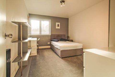 43 Tarbert Walk, London, E1 0EE