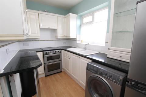 2 bedroom maisonette to rent, Selsey Close, Coventry