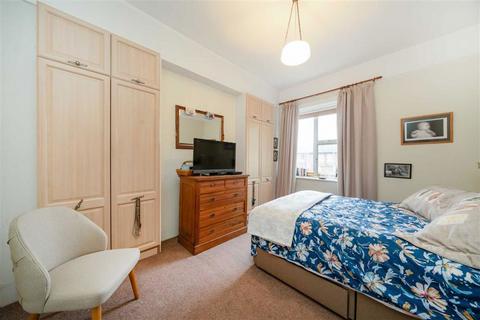 4 bedroom flat for sale, Gratton Terrace, London NW2