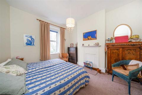 4 bedroom flat for sale, Gratton Terrace, London NW2