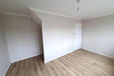 5 bedroom terraced house to rent, Maple Avenue, London E4