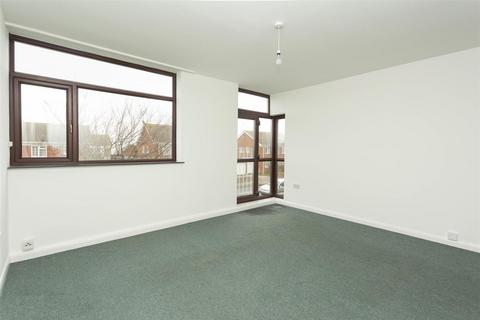 2 bedroom flat to rent, Spencer Road, Carmel Court Spencer Road, CT7