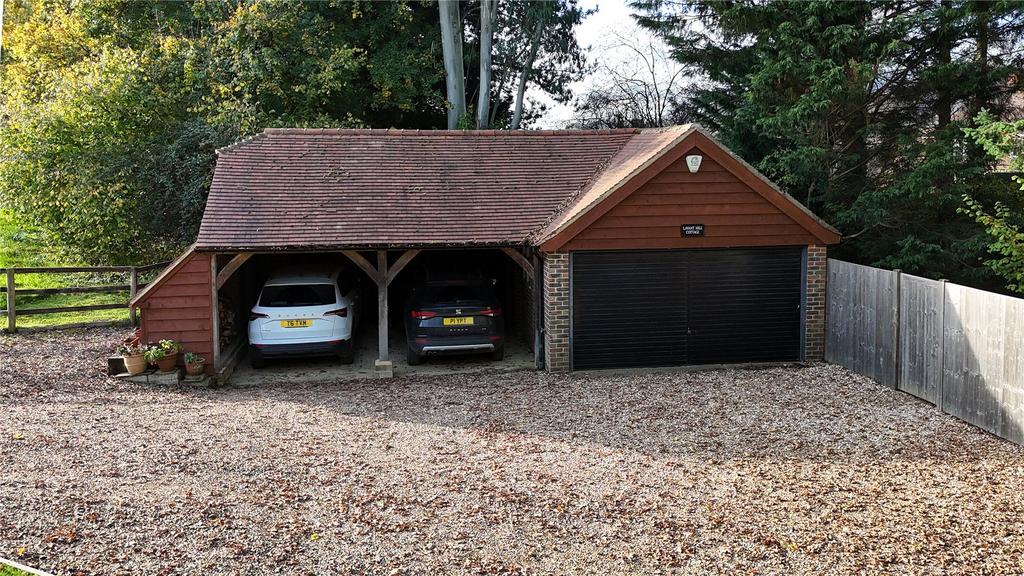 Carport/Garage