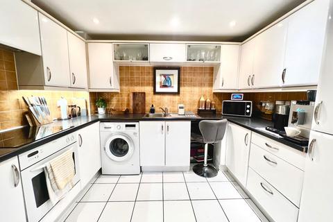 2 bedroom apartment for sale, Windmill Road, Slough SL1