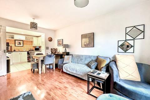 2 bedroom apartment for sale, Windmill Road, Slough SL1