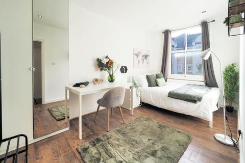 4 bedroom flat to rent, London W12