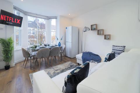 4 bedroom flat to rent, London W12