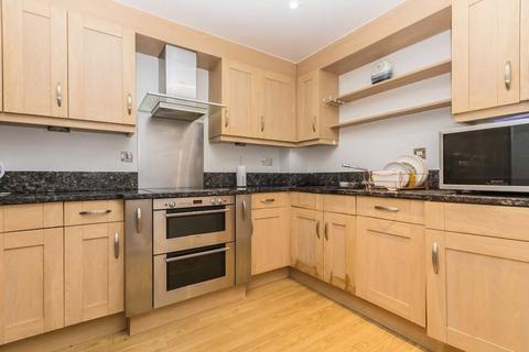 2 bedroom flat to rent, Lamberts Road, Surbiton KT5