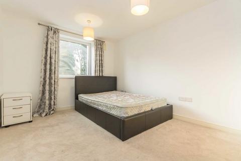 2 bedroom flat to rent, Lamberts Road, Surbiton KT5