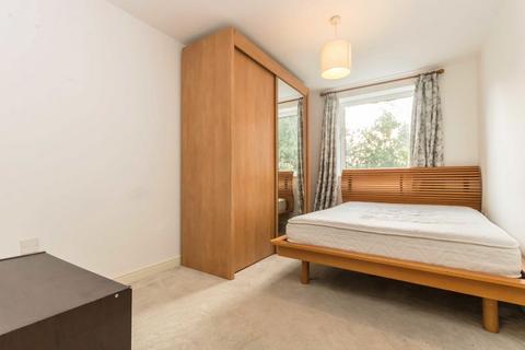 2 bedroom flat to rent, Lamberts Road, Surbiton KT5