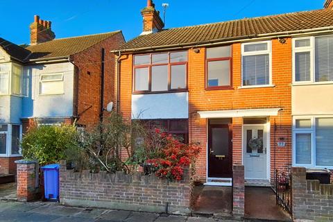 3 bedroom end of terrace house to rent, Schreiber Road, Ipswich