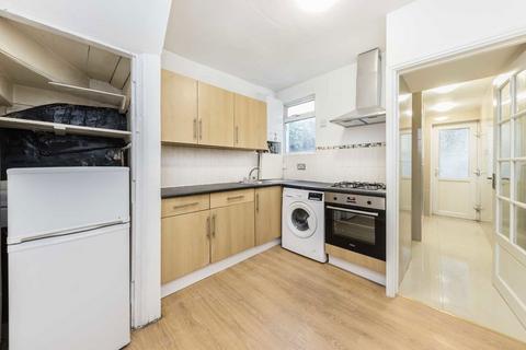 2 bedroom flat to rent, Fountain Road, London SW17