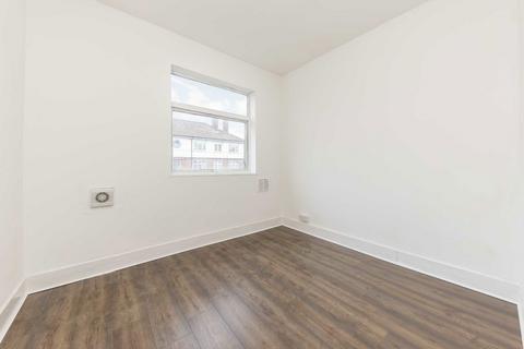 2 bedroom flat to rent, Fountain Road, London SW17