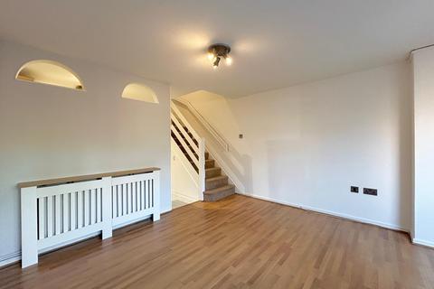 1 bedroom terraced house to rent, Waverley Court, Woking, GU22