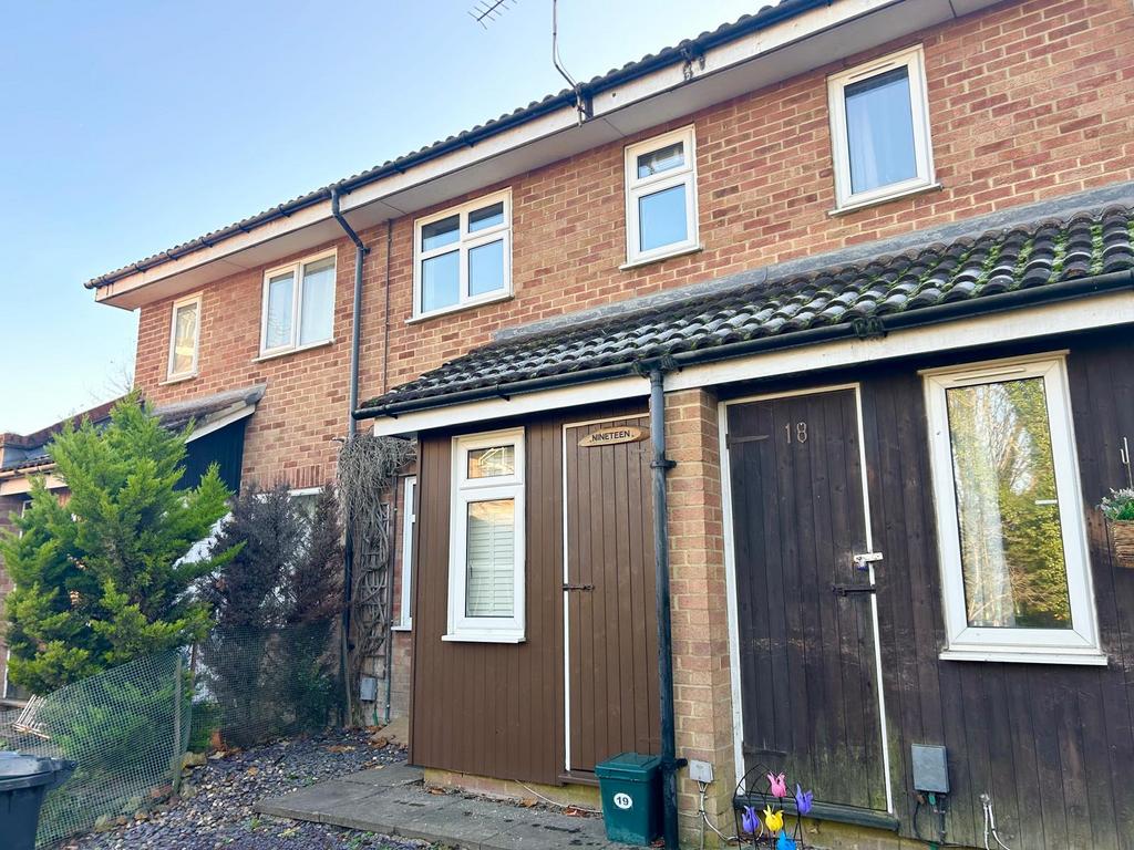 1 bedroom terraced house, Woking, GU22