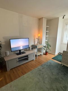 1 bedroom terraced house to rent, Waverley Court, Woking, GU22