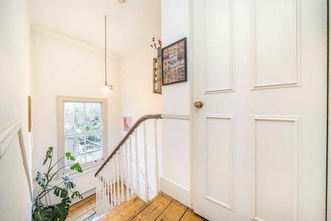 99b Graham Road, London, E8 1PB
