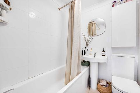 99b Graham Road, London, E8 1PB