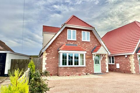 3 bedroom detached house for sale, Main Road, GREAT HOLLAND, CO13