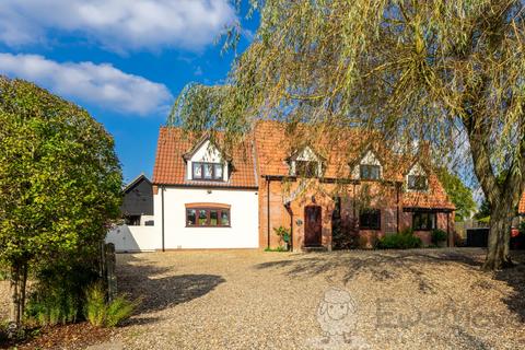 5 bedroom detached house for sale, Wymondham Road, Wreningham, Norwich, Norfolk, NR16