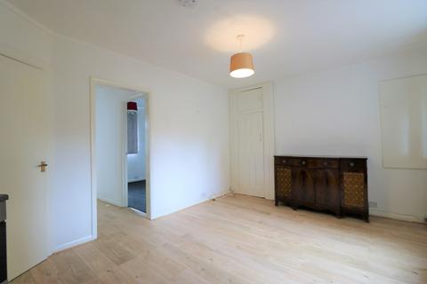 2 bedroom flat to rent, 239b Shernhall Street, London E17