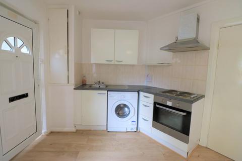 2 bedroom flat to rent, 239b Shernhall Street, London E17