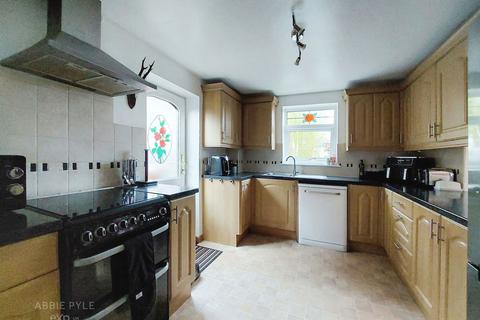 2 bedroom semi-detached house for sale, Kingshill Drive, Rochester ME3