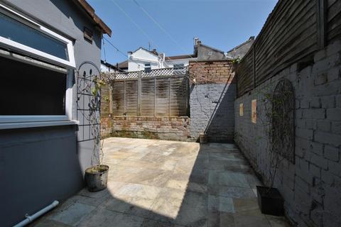 3 bedroom house to rent, Monmouth Street, Victoria Park, Bristol