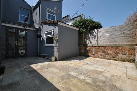 3 bedroom house to rent, Monmouth Street, Victoria Park, Bristol