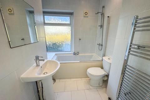 2 bedroom terraced house to rent, Bradley Terrace, Leeds