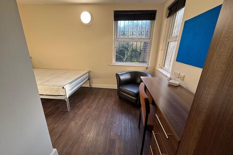 Studio to rent, St. Anns Lodge, St. Anns Lane, Leeds, LS4