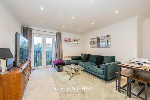 29 Ravenoak Way, Chigwell, IG7 4EL