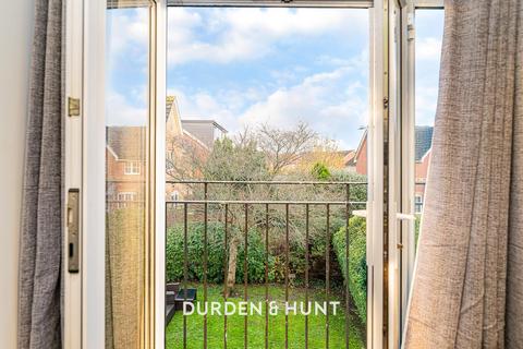 29 Ravenoak Way, Chigwell, IG7 4EL