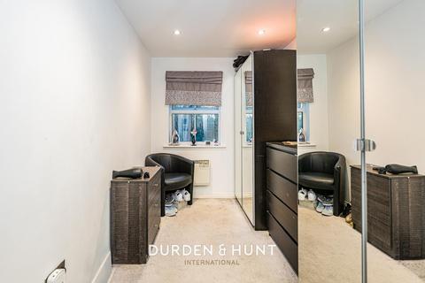 29 Ravenoak Way, Chigwell, IG7 4EL