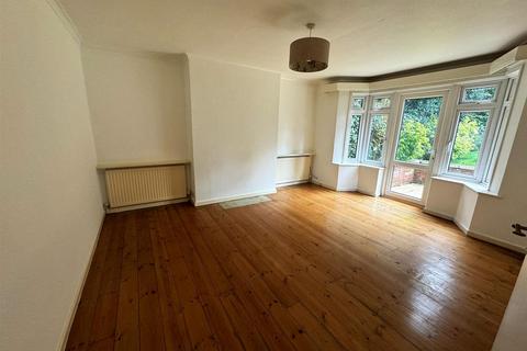 2 bedroom ground floor flat to rent, Station Road, New Barnet