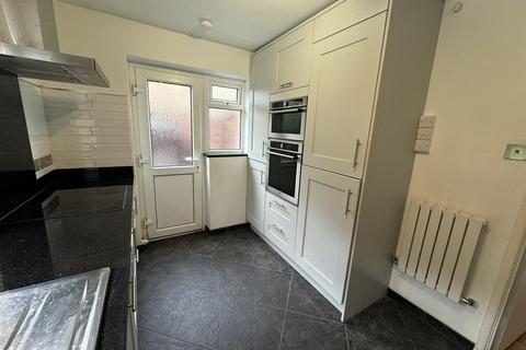 2 bedroom ground floor flat to rent, Station Road, New Barnet