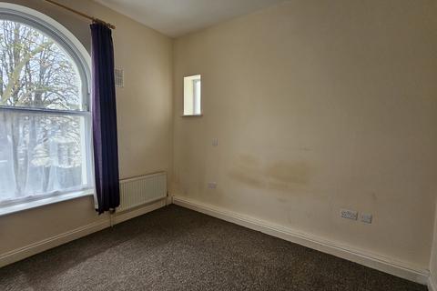 2 bedroom flat to rent, Dartmouth Road, Paignton TQ4